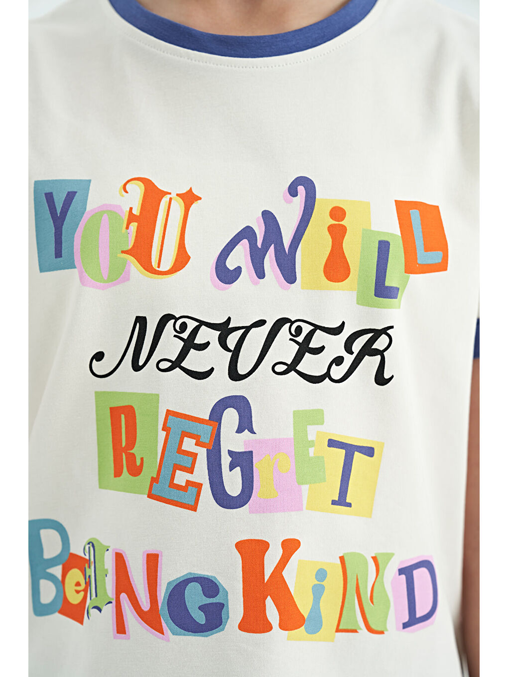 Ekru Renkli Yazı Detaylı O Yaka Rahat Form Kız Çocuk Tişört - 75109-4