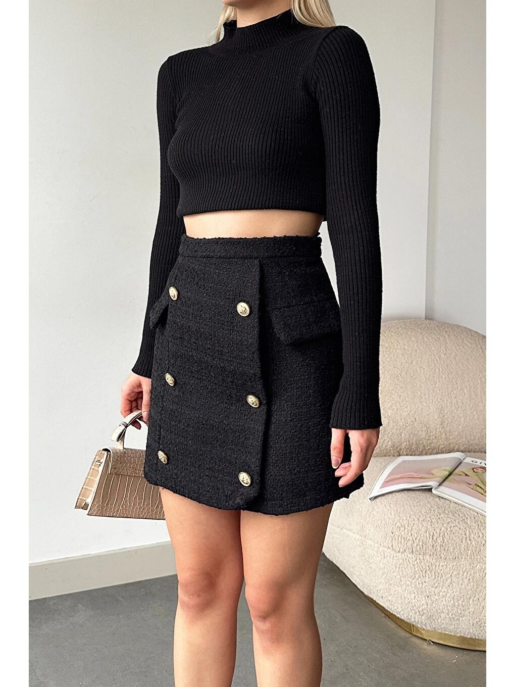 Siyah Gold Düğme Detaylı Tüvit Mini Etek-1