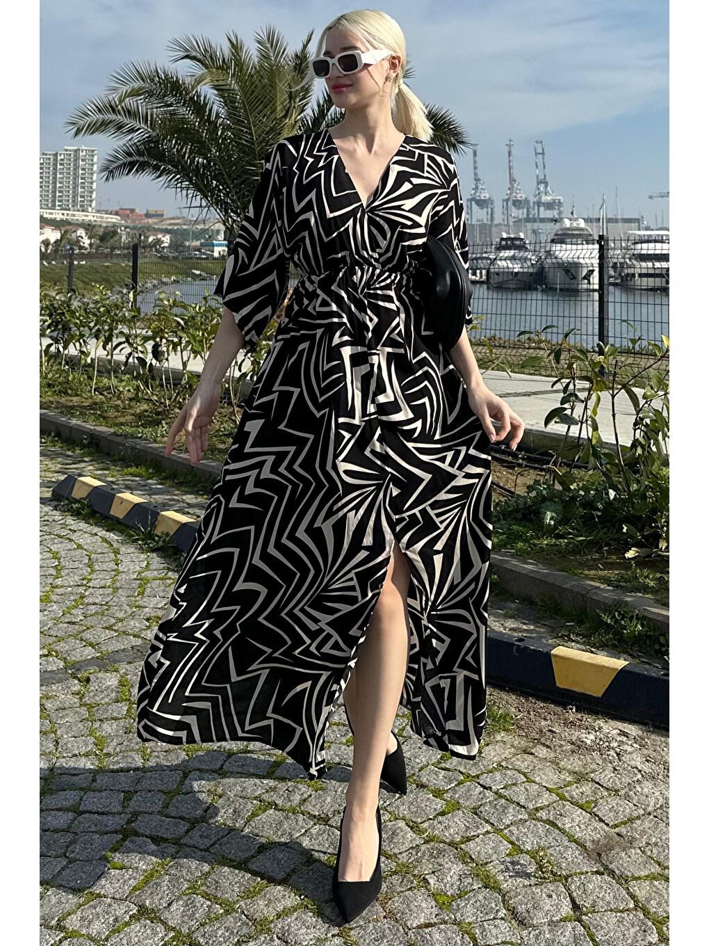 Siyah Desenli Yırtmaç Detaylı Uzun Elbise Mg2324-3