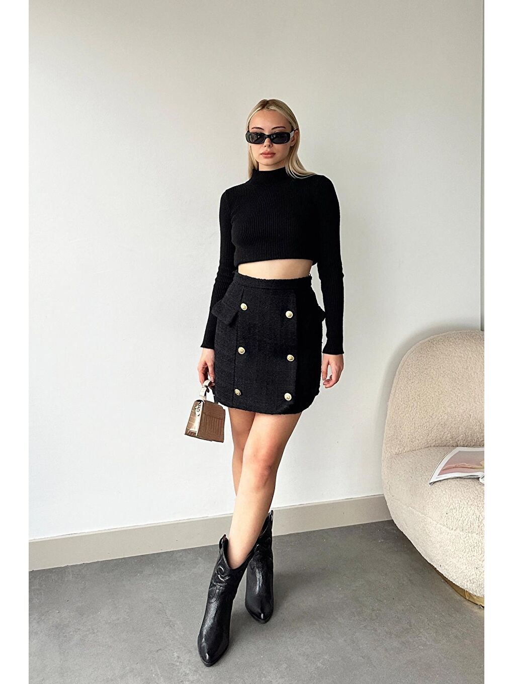 Siyah Gold Düğme Detaylı Tüvit Mini Etek-2