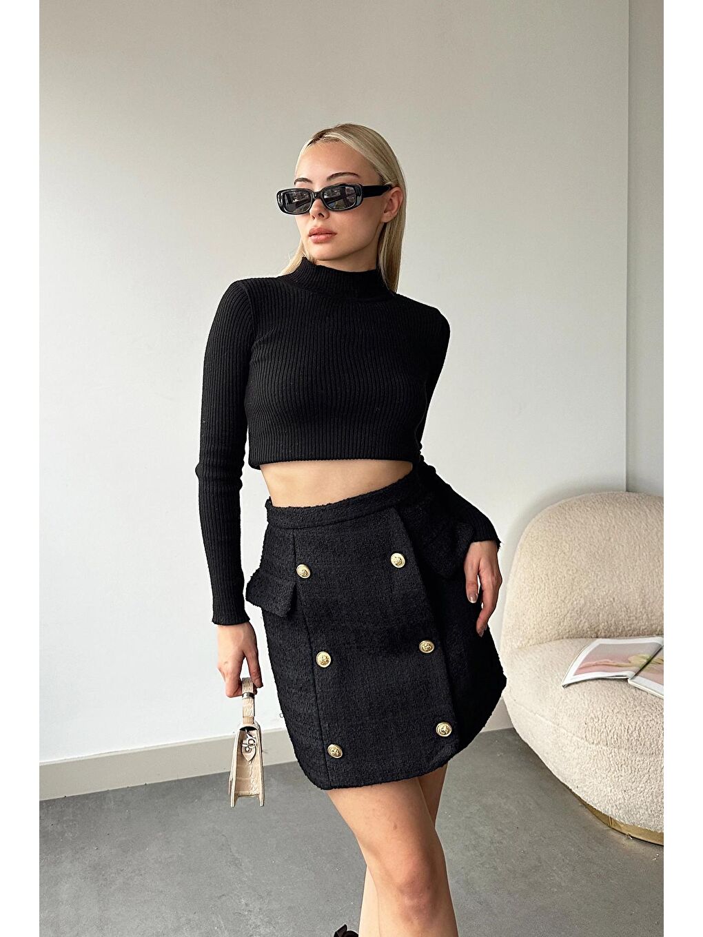 Siyah Gold Düğme Detaylı Tüvit Mini Etek-3