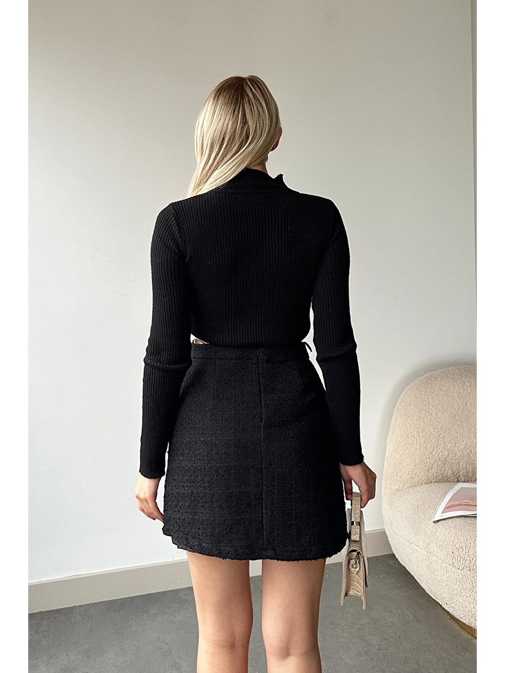 Siyah Gold Düğme Detaylı Tüvit Mini Etek-4