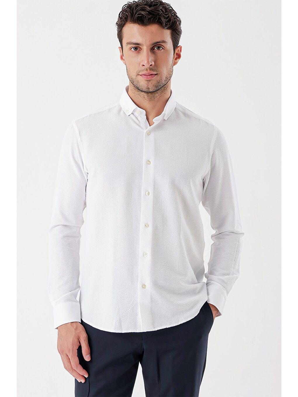 Beyaz Uzun Kollu Çizgili Gofreli Cepsiz Klasik Slim Fit Dar Kesim Gömlek 1004230233