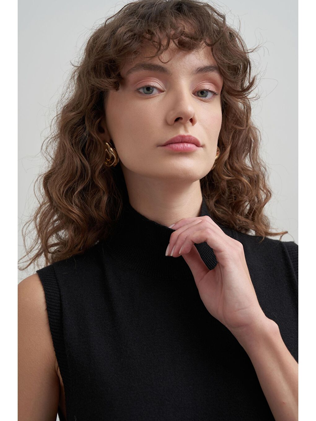 Siyah-Yarım Balıkçı Kolsuz Kazak-3