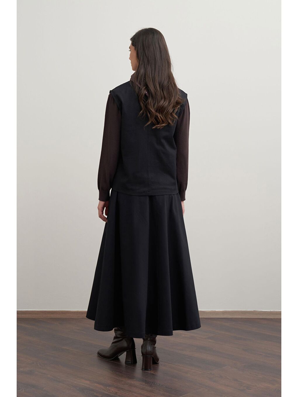 Siyah-V Yaka Düğmeli Gabardin Yelek-2