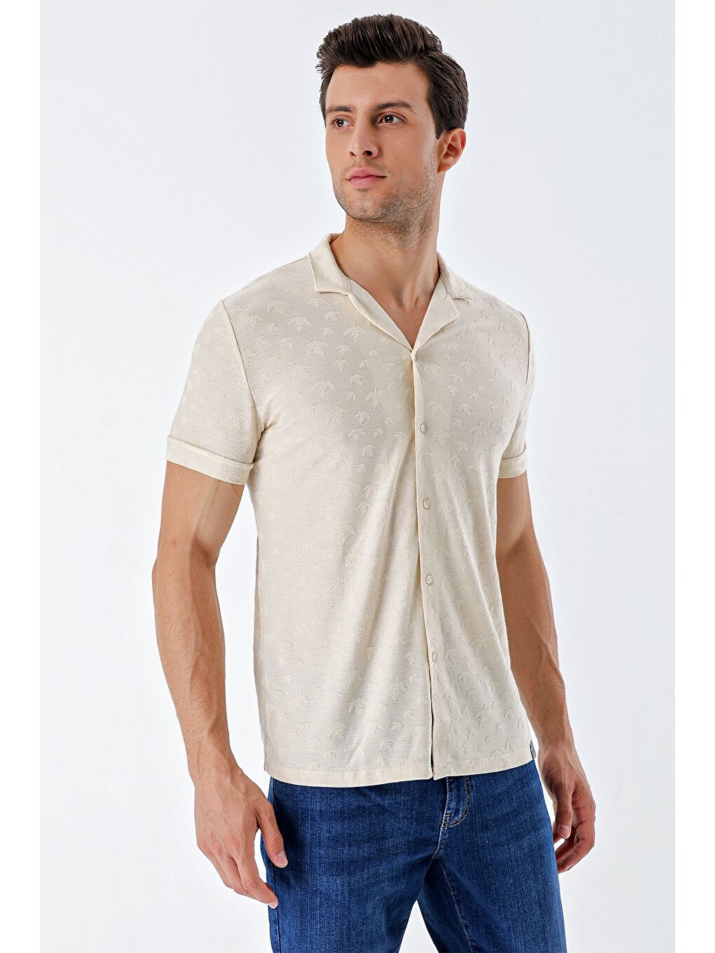 İMZA Bej Kısa Kollu Desenli Jakarlı Apaş Yaka Cepsiz Casual Slim Fit Dar Kesim Gömlek 1004230150