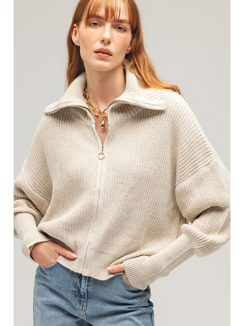 Bej Taş Kadın Oversize Uzun Kollu Fermuarlı Yarım Balıkçı Yaka Triko Hırka-3