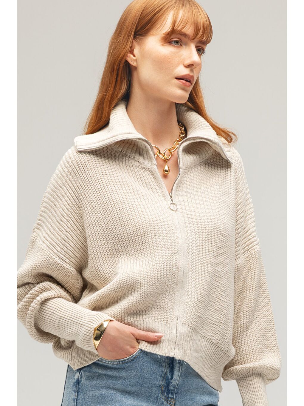 Bej Taş Kadın Oversize Uzun Kollu Fermuarlı Yarım Balıkçı Yaka Triko Hırka-4