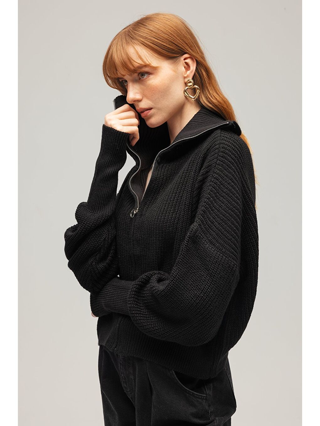 Siyah Kadın Oversize Uzun Kollu Fermuarlı Yarım Balıkçı Yaka Triko Hırka-1