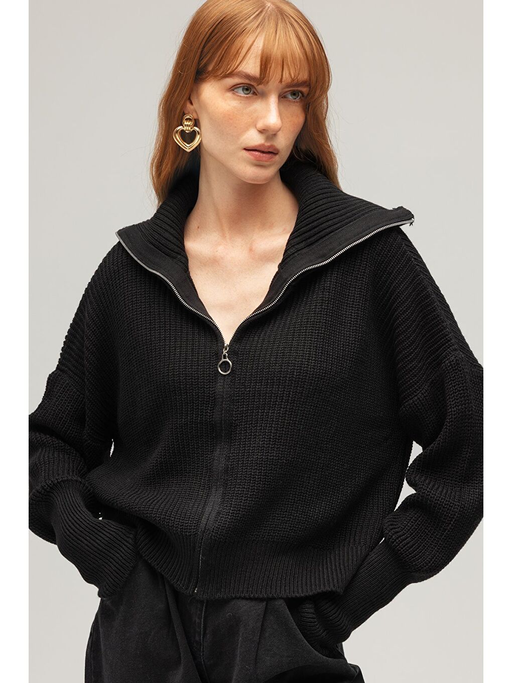 Siyah Kadın Oversize Uzun Kollu Fermuarlı Yarım Balıkçı Yaka Triko Hırka-2