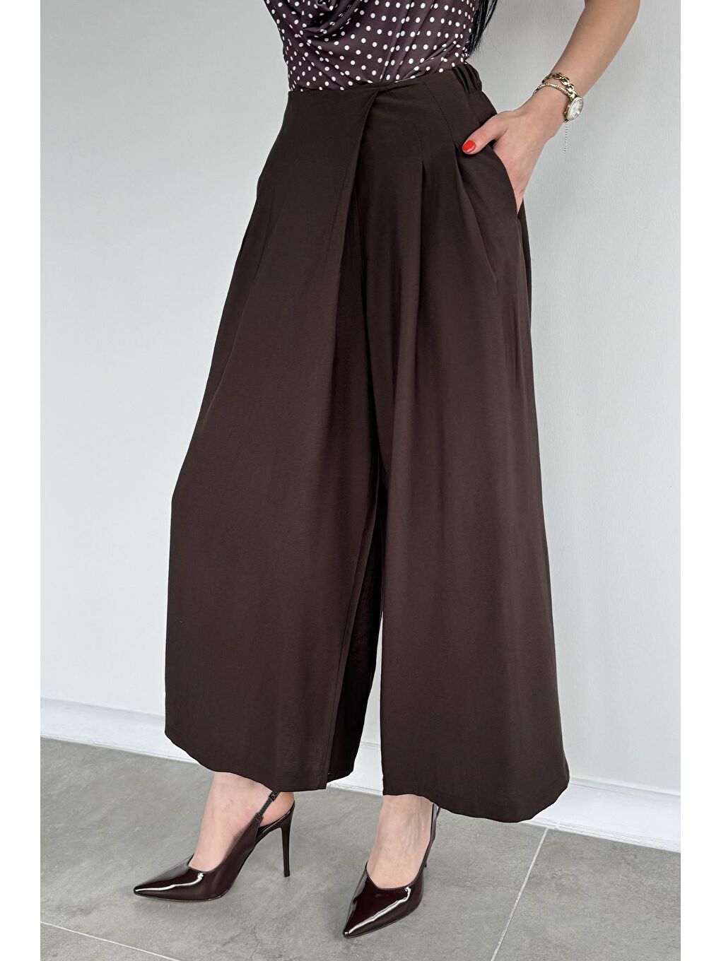 Kahverengi Kadın Pileli Bol Paça Pantolon