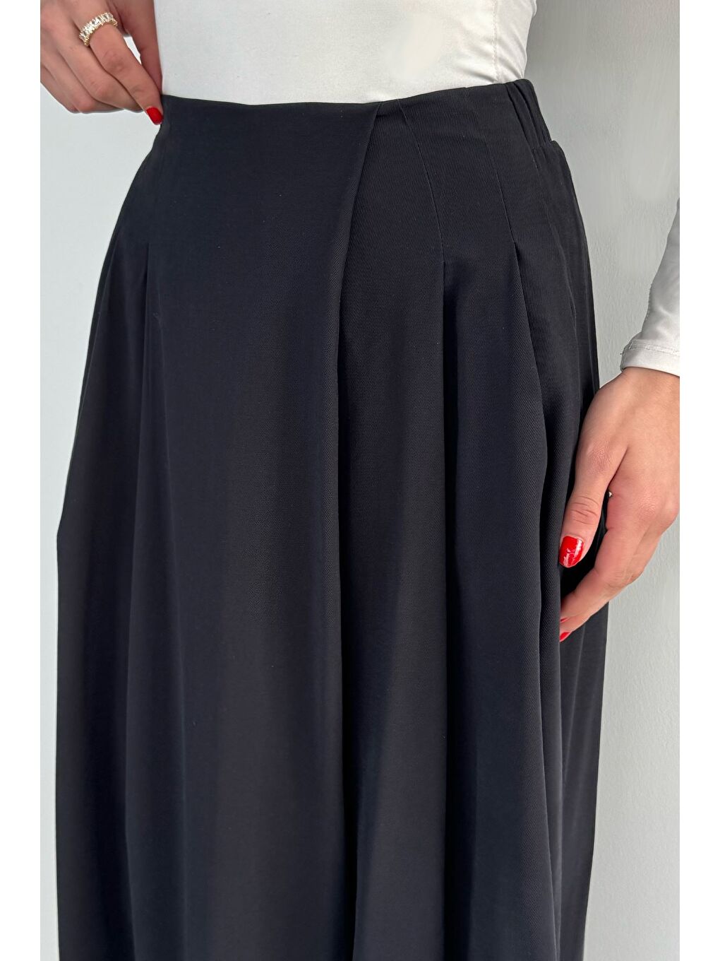 Siyah Kadın Pileli Bol Paça Pantolon-2