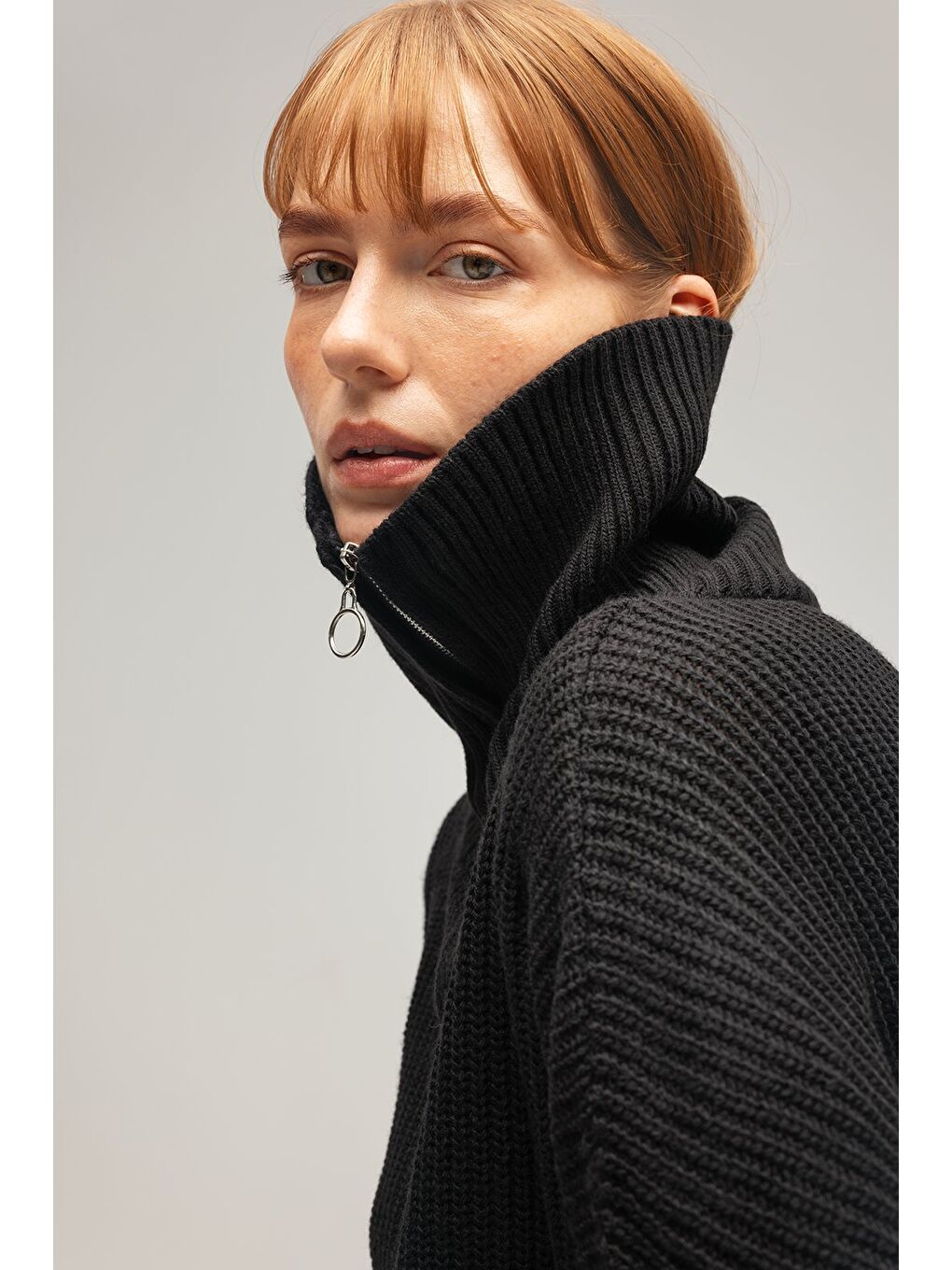 Siyah Kadın Oversize Uzun Kollu Fermuarlı Yarım Balıkçı Yaka Triko Hırka-3