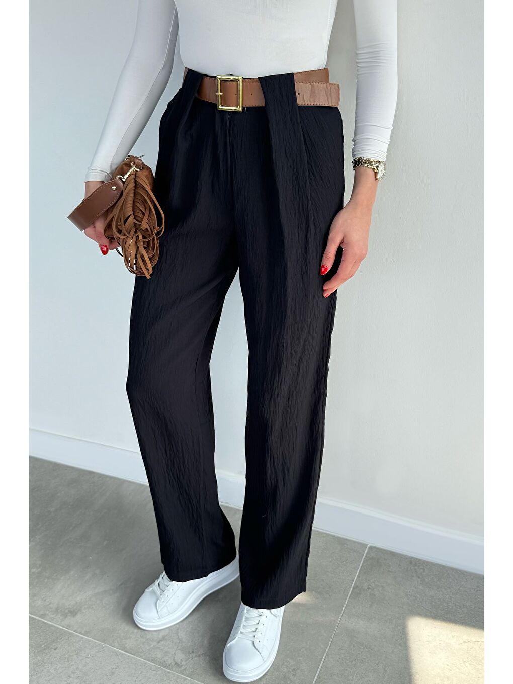 Siyah Deri Kemerli Pileli Bol Paça Berussa Pantolon-1