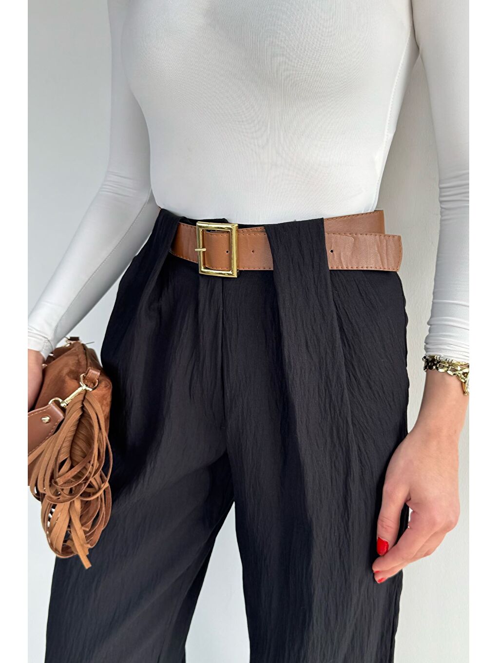 Siyah Deri Kemerli Pileli Bol Paça Berussa Pantolon-2