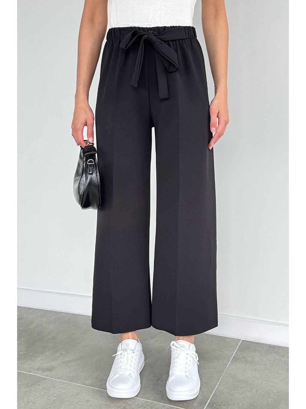 Siyah Kadın Bel Bağlamalı Bol Paça Pantolon-1