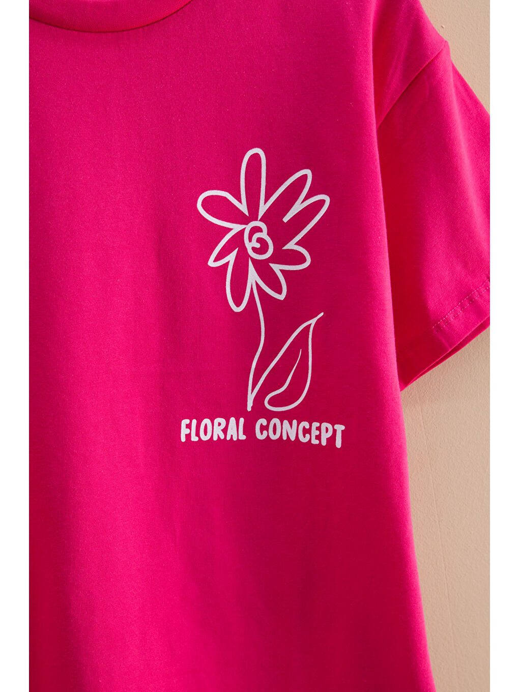 Fuşya Çiçek Baskılı Sırtı Yazılı Kız Çocuk Bisiklet Yaka Tişört 20968-1
