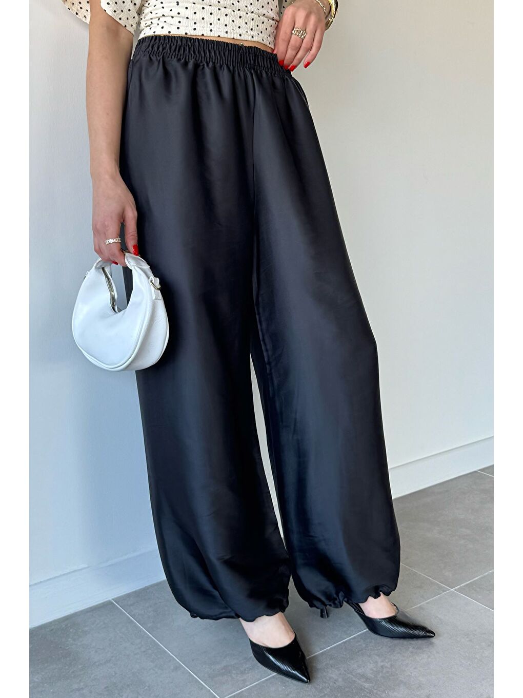 Siyah Kadın Bel Ve Paça Lastikli Bol Paça Pantolon