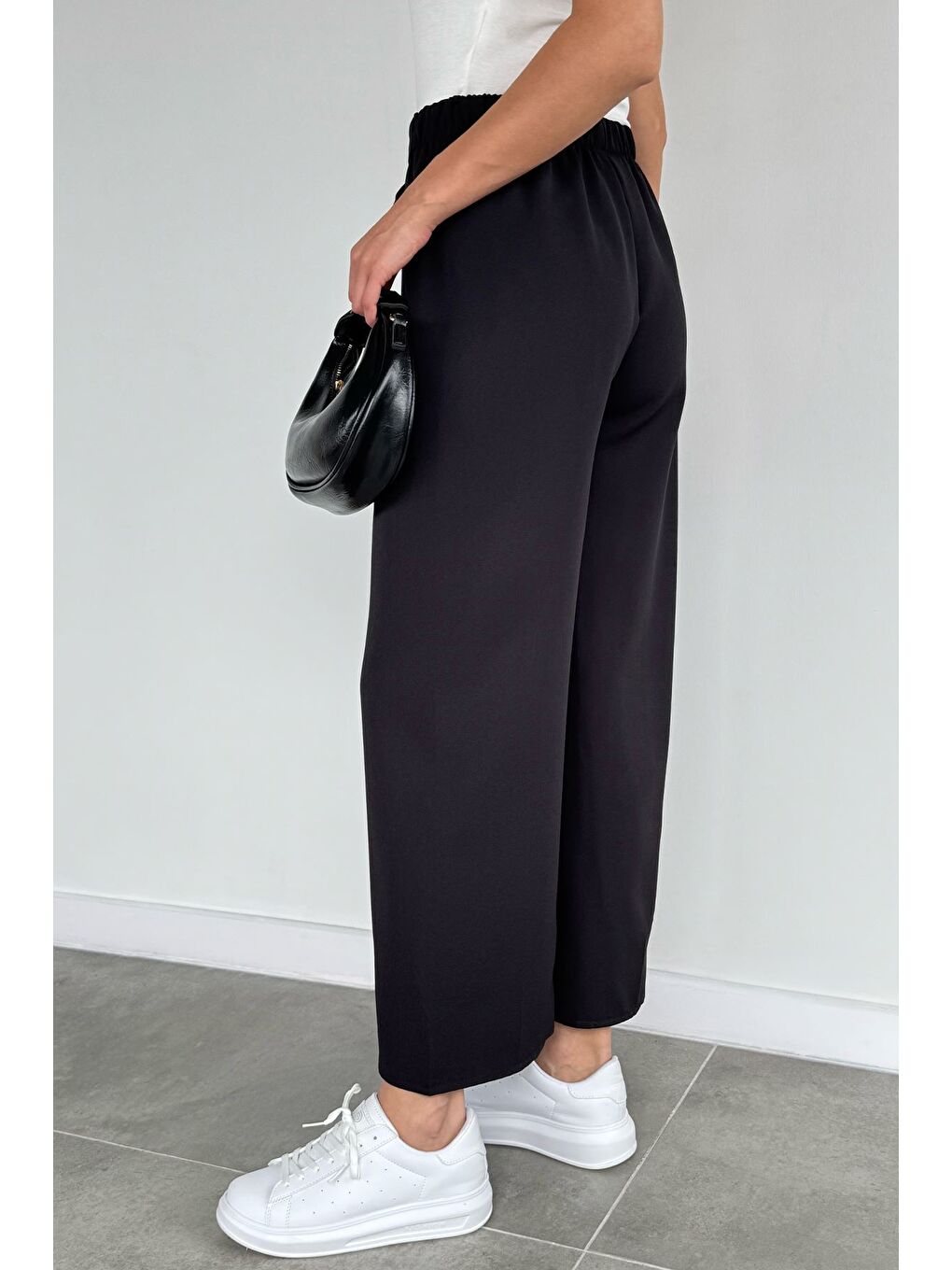 Siyah Kadın Bel Bağlamalı Bol Paça Pantolon-3
