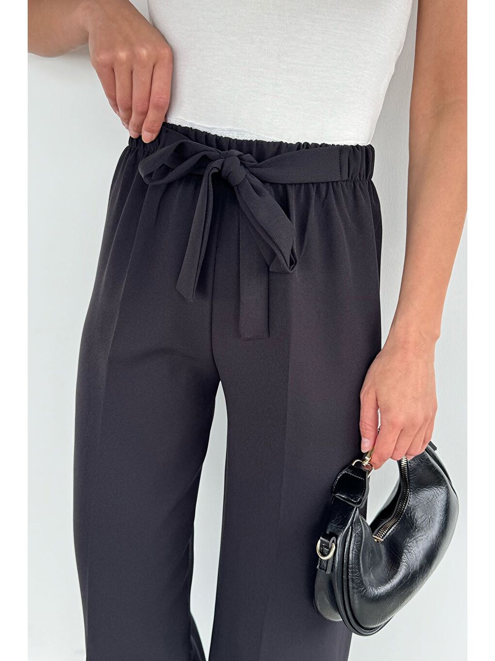 Siyah Kadın Bel Bağlamalı Bol Paça Pantolon-4
