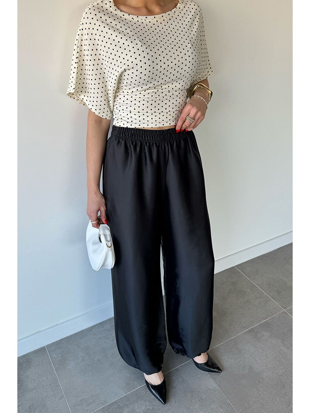 Siyah Kadın Bel Ve Paça Lastikli Bol Paça Pantolon-1
