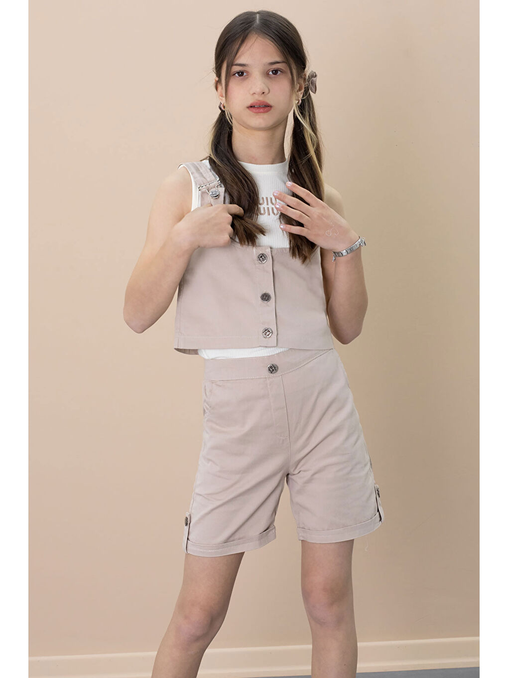 Bej Sıfır Kol Badili Düğmeli Yelekli Kız Çocuk 3lü Şortlu Takım 21033-1