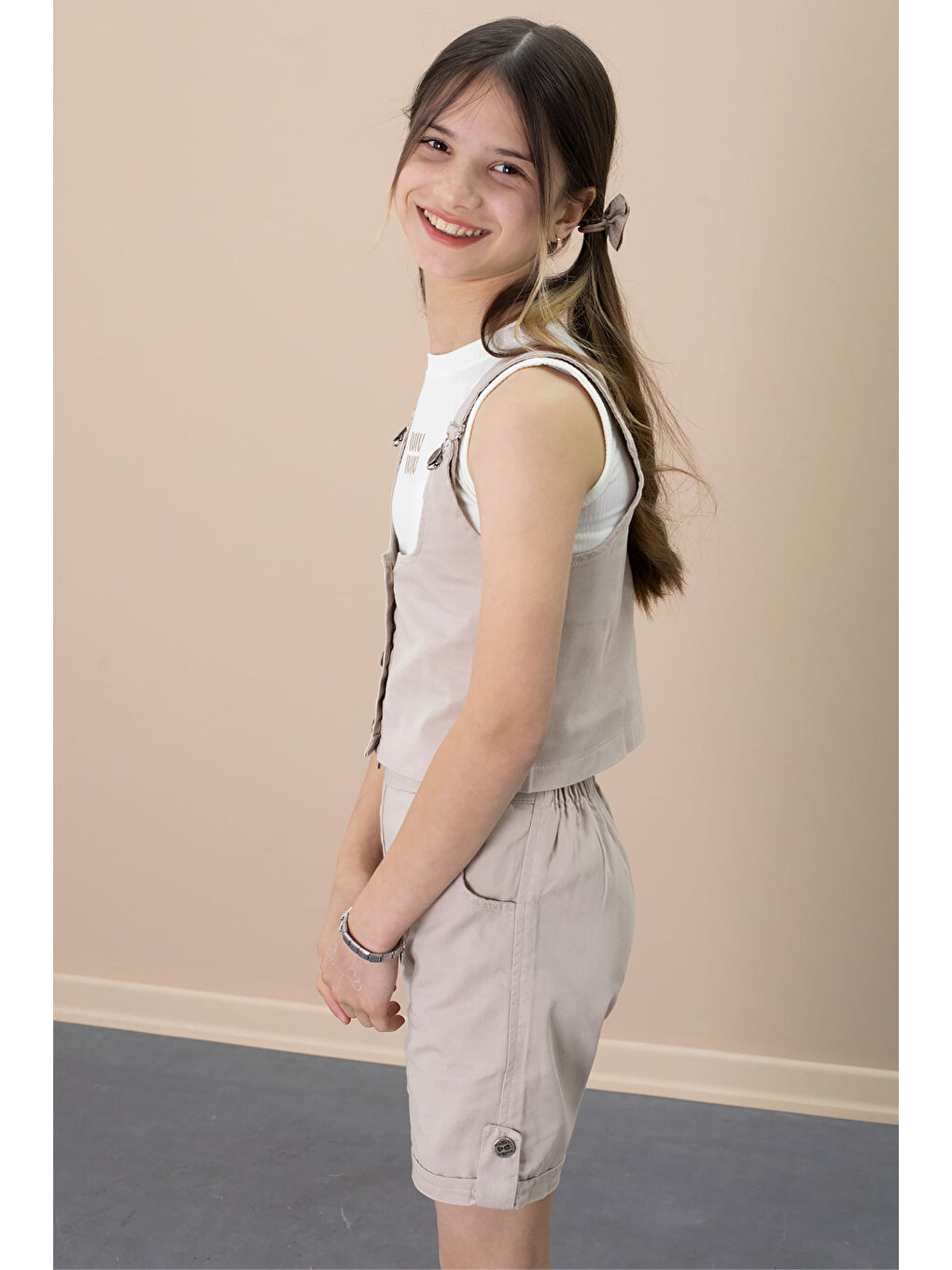 Bej Sıfır Kol Badili Düğmeli Yelekli Kız Çocuk 3lü Şortlu Takım 21033-2