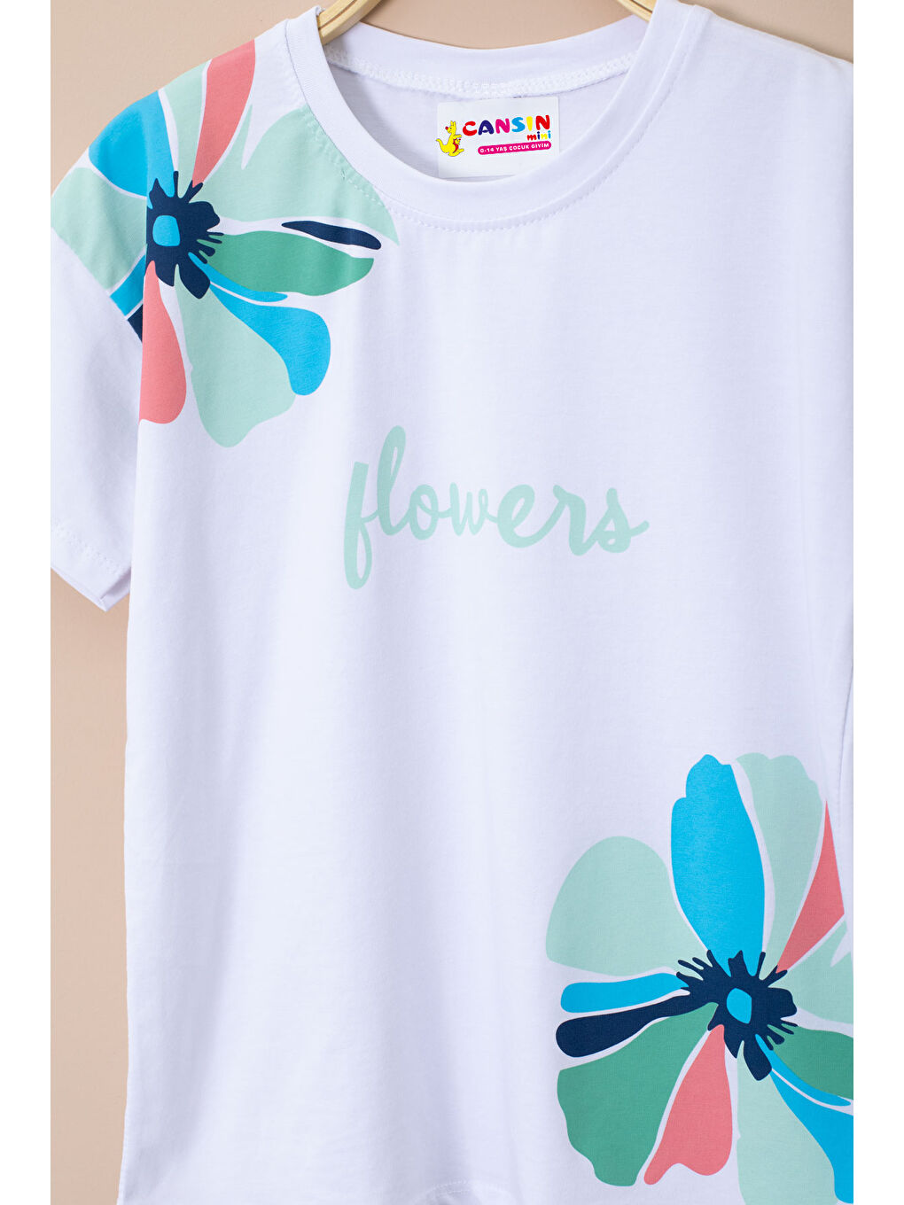 Yeşil Omzu Çiçek Baskılı Tİşörtlü Şortlu Kız Çocuk 2li Takım 21067-1