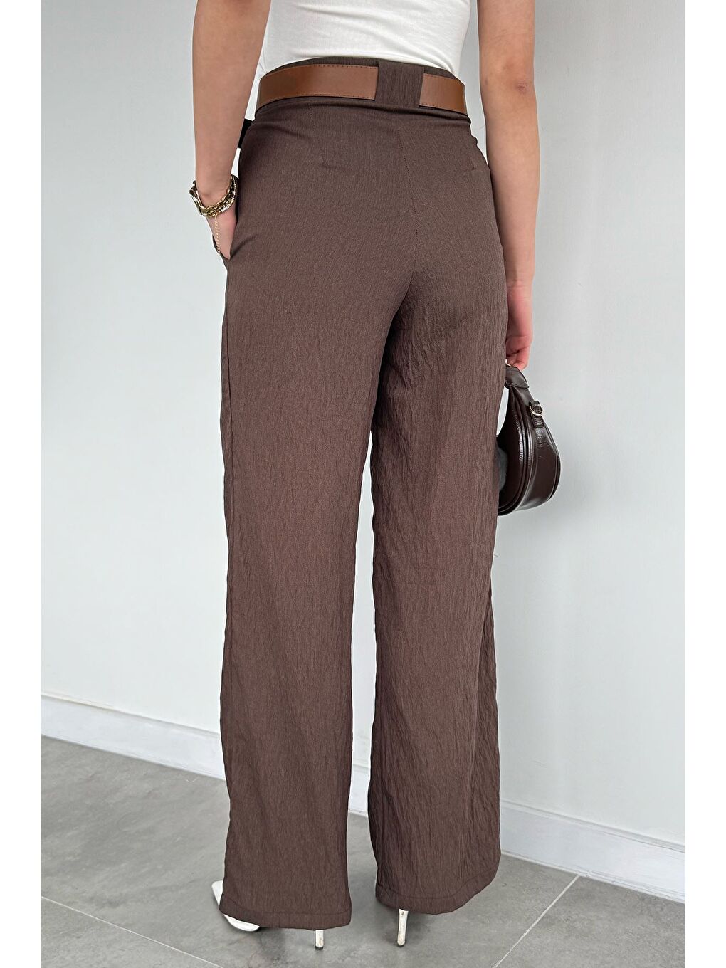 Kahverengi Deri Kemerli Pileli Bol Paça Berussa Pantolon-4