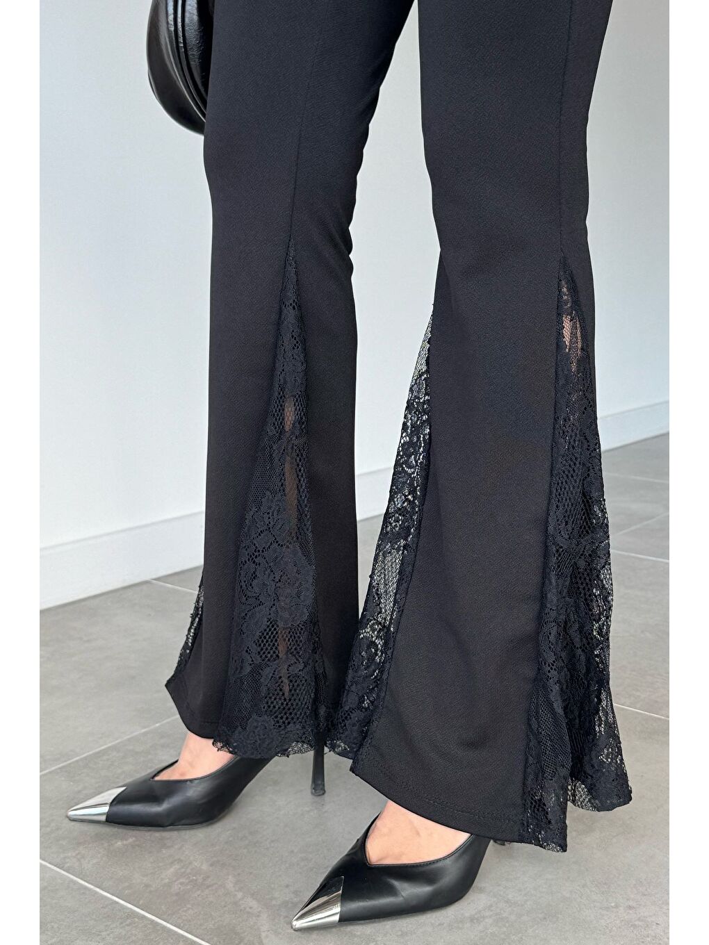 Siyah Kadın Dantelli İspanyol Paça Pantolon-3