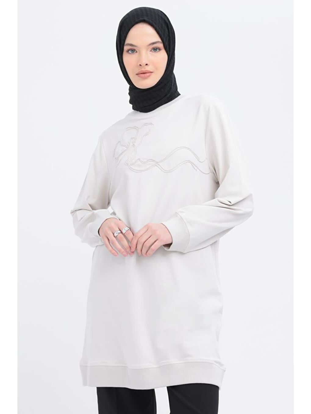 Bej Taş-Önü Nakış Detaylı Sweat