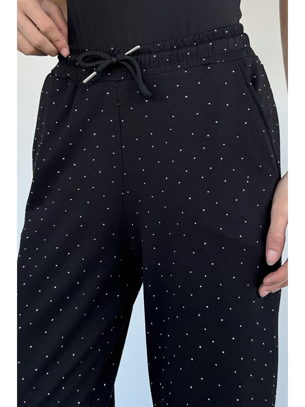 Siyah Kadın Bel Lastikli Taş İşlemeli Pantolon-3