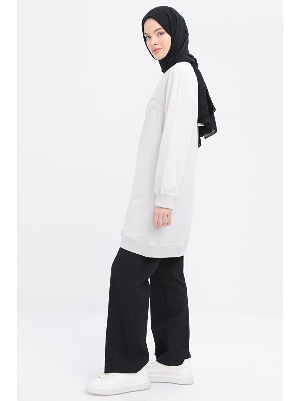 Bej Taş-Önü Nakış Detaylı Sweat-2