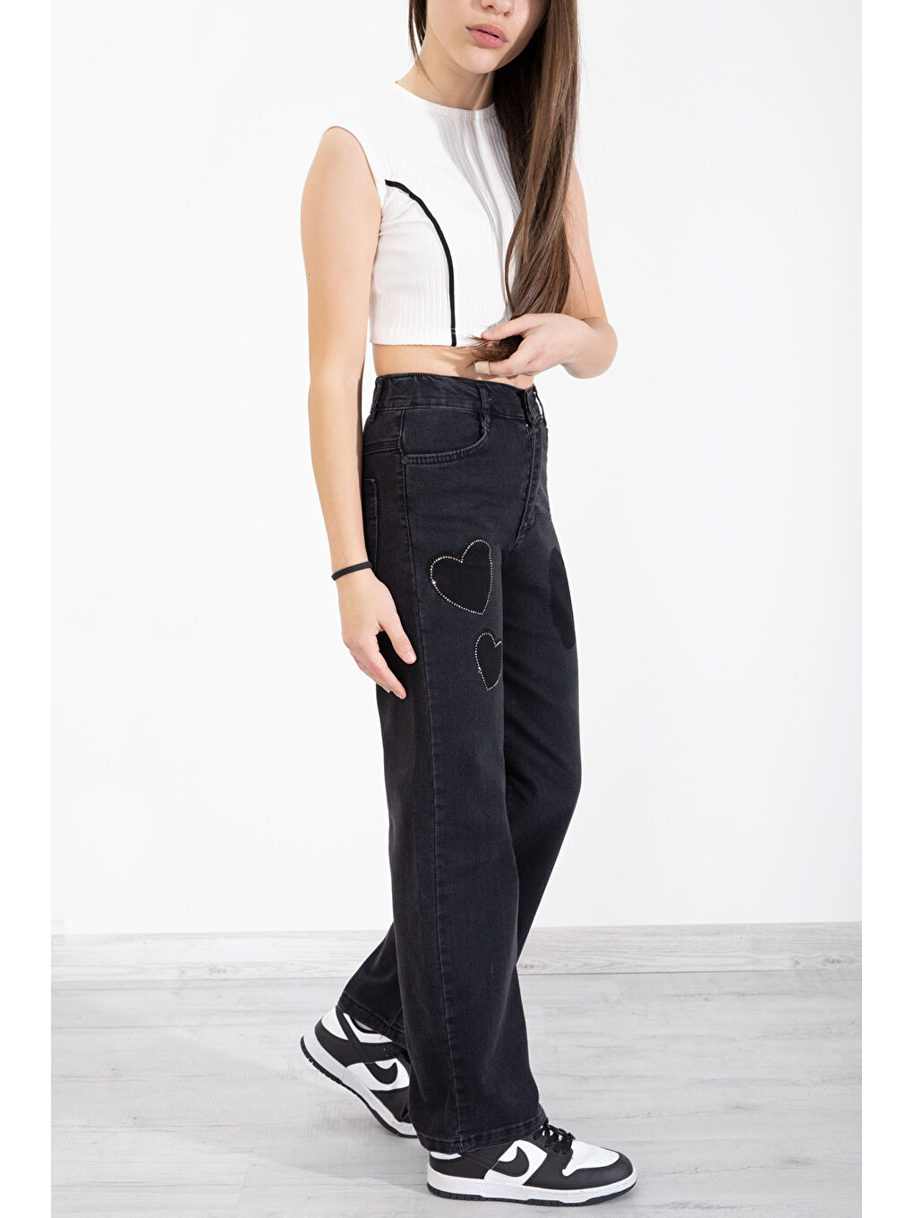 Siyah Beli Lastikli Geniş Paça Kalp Desenli Kız Çocuk Jean Pantolon 20407-3
