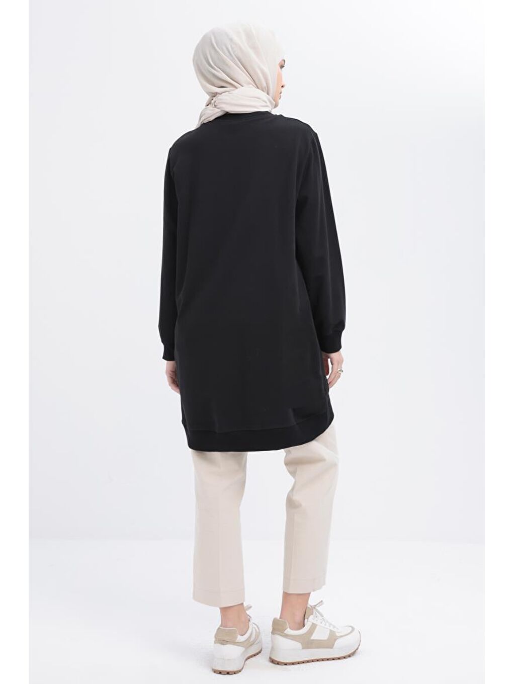 Siyah-Önü Nakış Detaylı Sweat-3