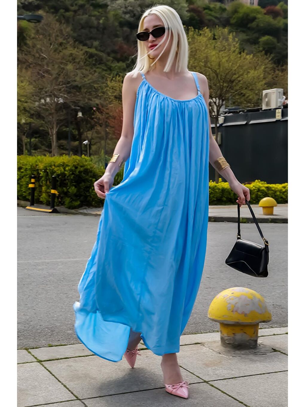 Bebe Mavisi Halter Yaka Yırtmaç Detaylı Desenli Uzun Elbise Mg2162-2