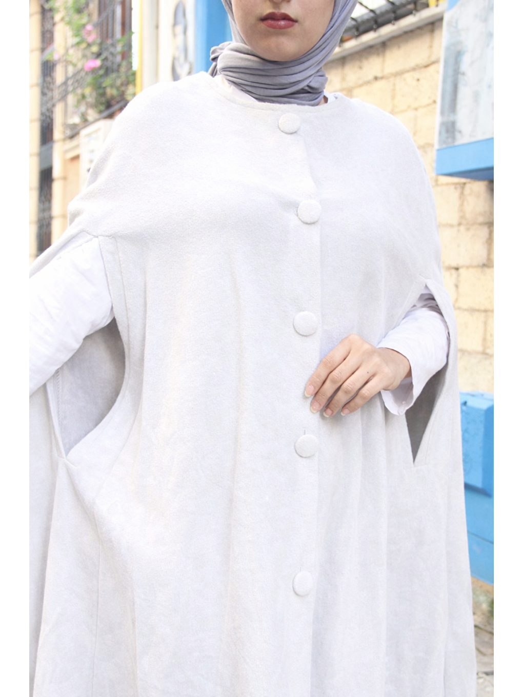 Kadın Trend Düğmeli Beyaz Kaşe Pelerin Panço-3