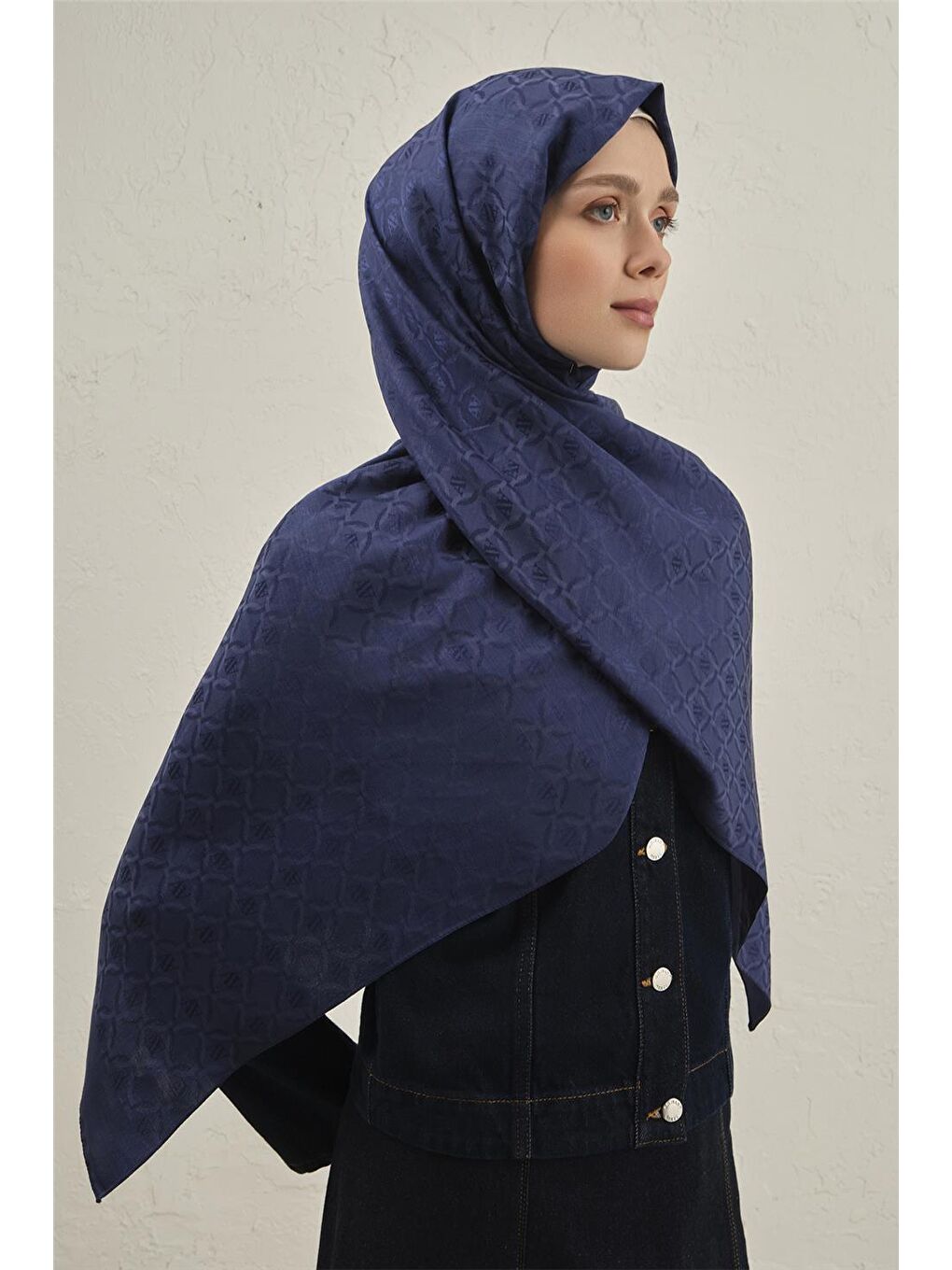 Lacivert Pamuk Floş Monogram Zincir Şal 1 03-1