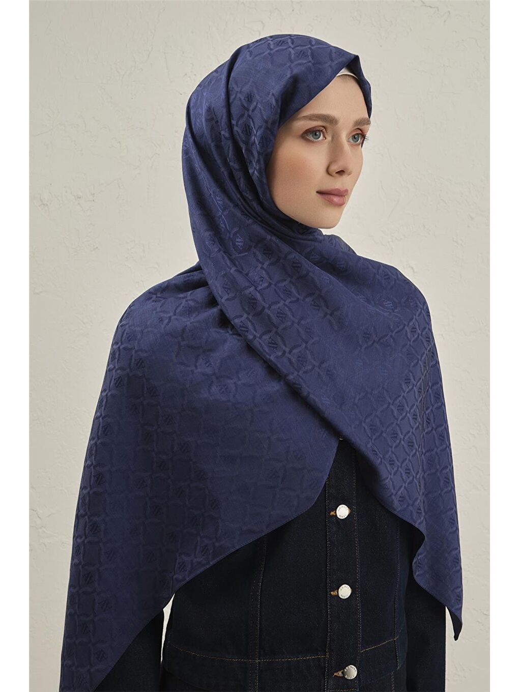 Lacivert Pamuk Floş Monogram Zincir Şal 1 03-2