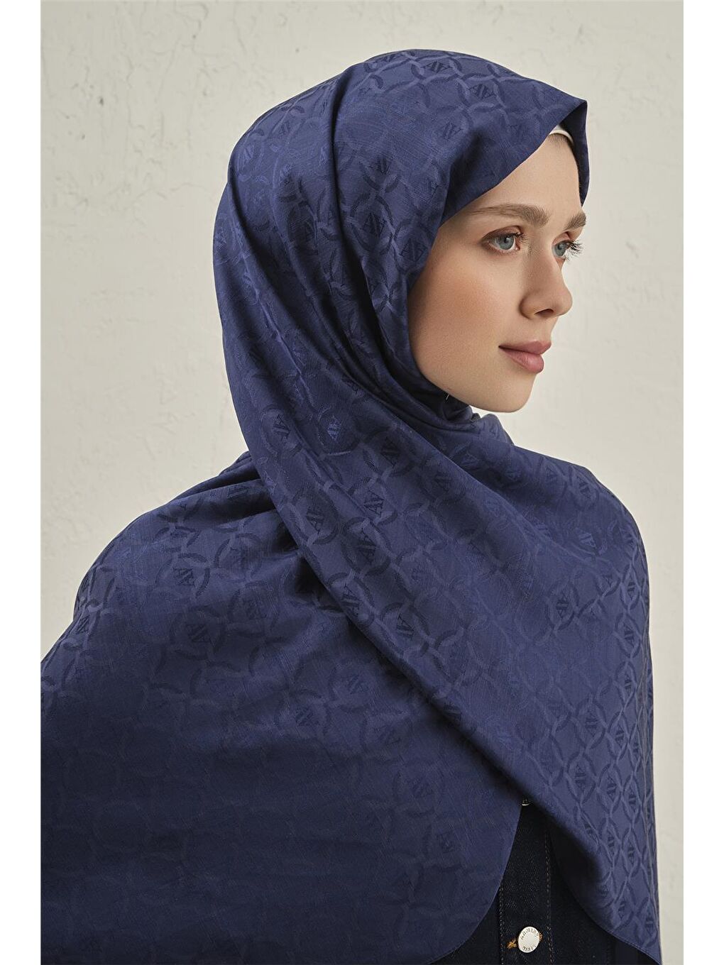 Lacivert Pamuk Floş Monogram Zincir Şal 1 03-3