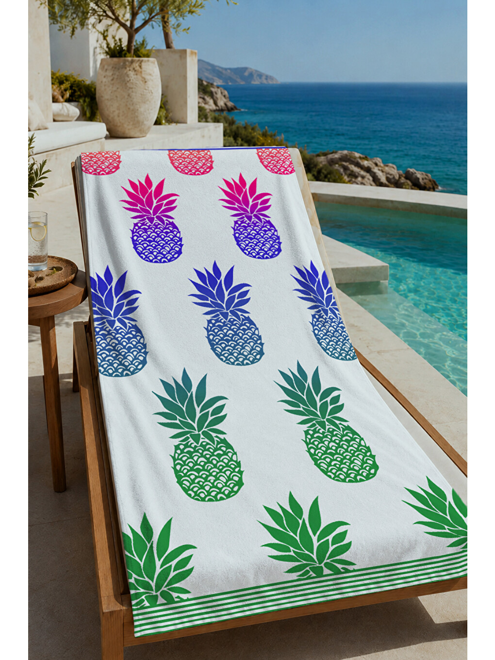 Beyaz Zemin Renkli Ananas Desenli 70x150 Cm Dijital Baskılı Plaj Ve Banyo Havlusu