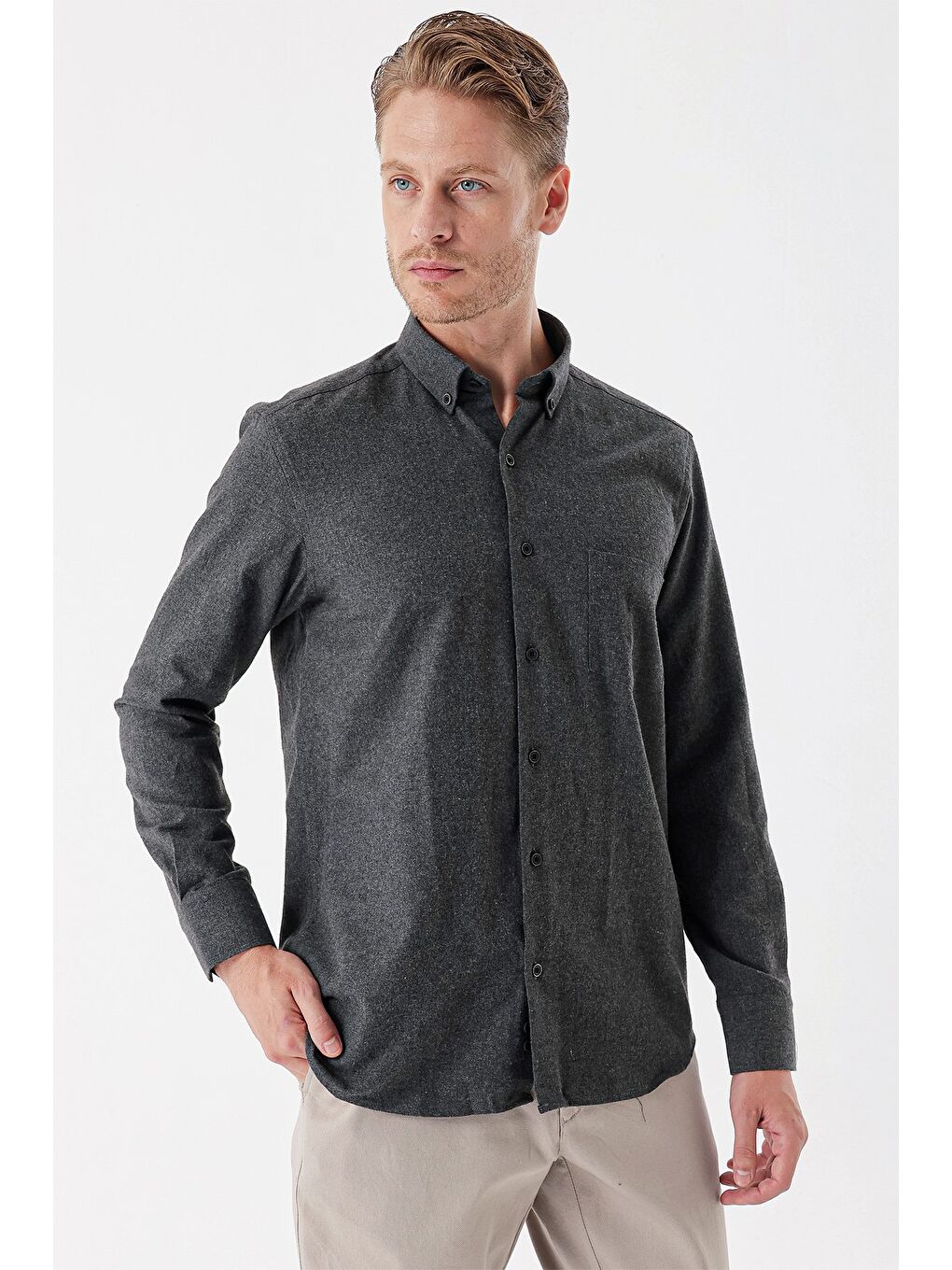 Siyah Uzun Kollu Gabardin Sert Yaka Cepli Casual Comfort Fit Rahat Kesim Gömlek 1004235108