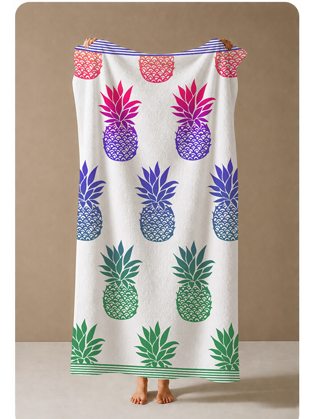 Beyaz Zemin Renkli Ananas Desenli 70x150 Cm Dijital Baskılı Plaj Ve Banyo Havlusu-3