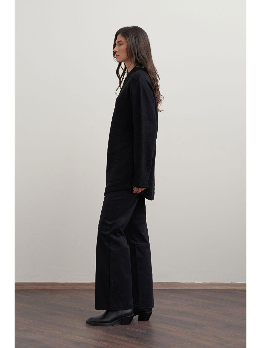 Siyah-Gold Dügmeli Yarım Patlı Kazak-2