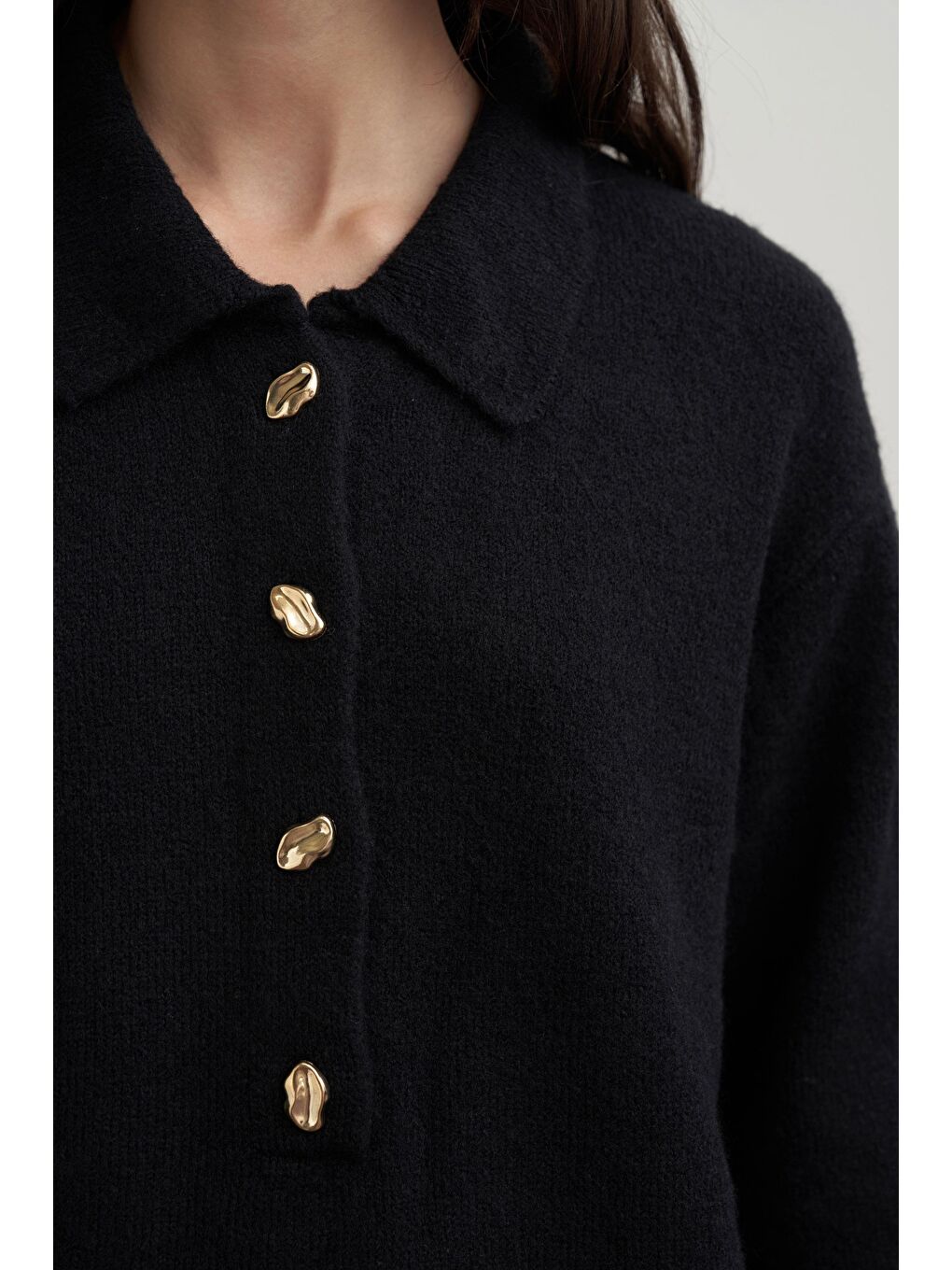 Siyah-Gold Dügmeli Yarım Patlı Kazak-4