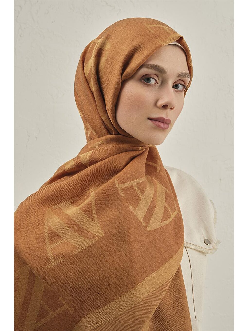 Turuncu Woolair Harf Monogram Şal 2 72-3