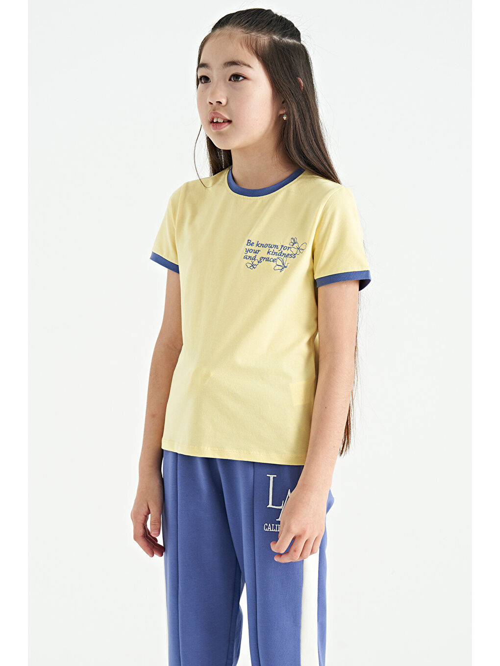 Sarı Minimal Yazı Baskılı O Yaka Rahat Form Kısa Kollu Kız Çocuk Tişört - 75110-4