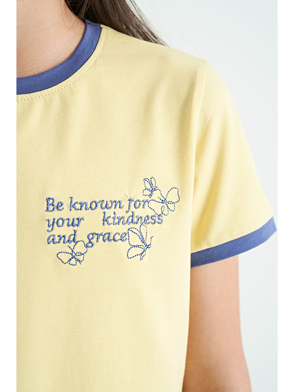 Sarı Minimal Yazı Baskılı O Yaka Rahat Form Kısa Kollu Kız Çocuk Tişört - 75110-8