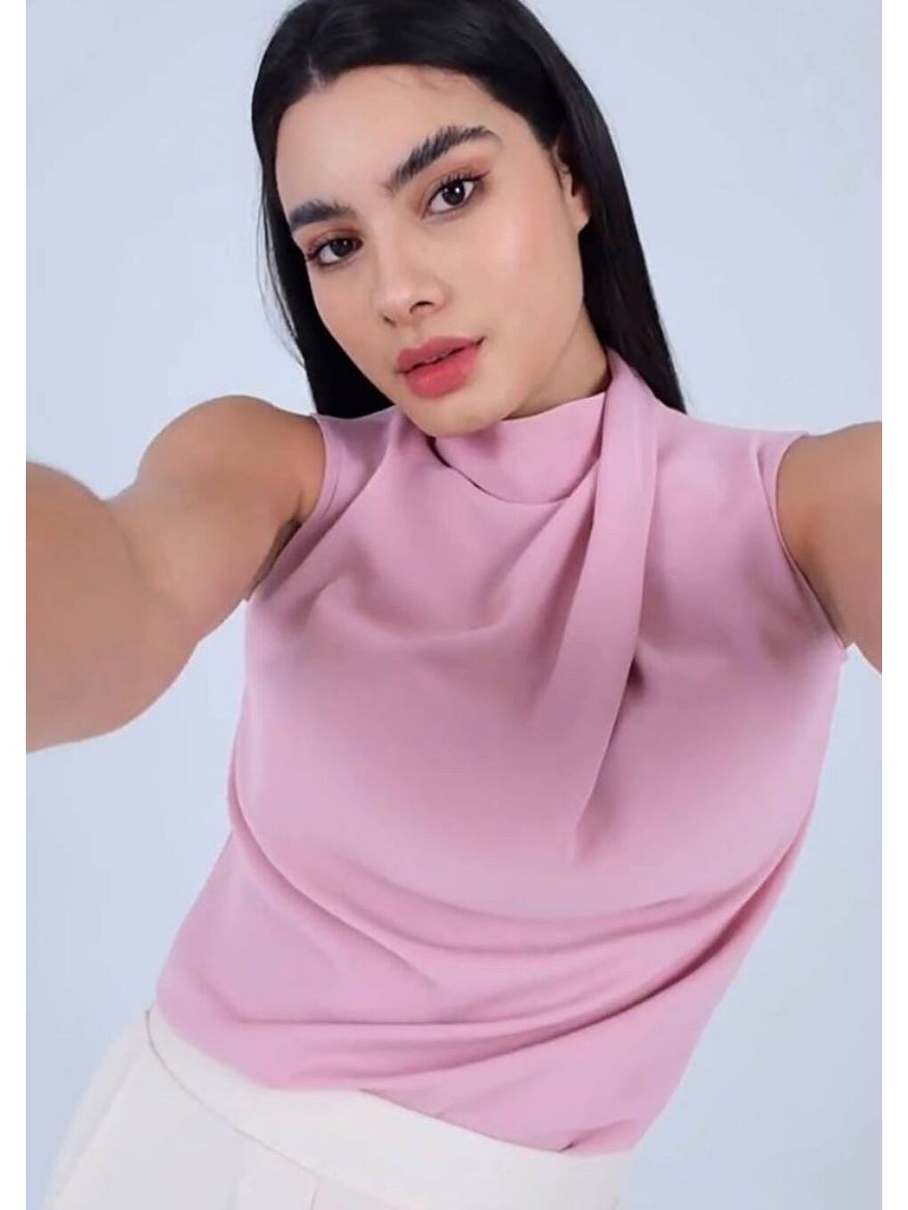 Pembe Boğazlı İç Göstermeyen Sıfır Kol Kadın Gömleği-1