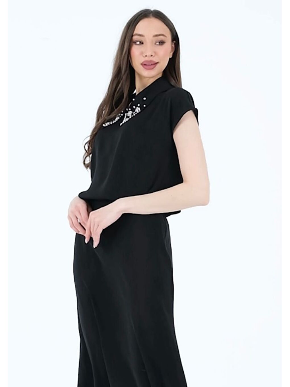 Siyah İç Göstermeyen Yakası İnci ve Taşlı Kısa Kollu Kadın Gömleği-2